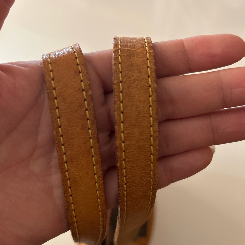 Louis Vuitton Bucket Bag with Leather Straps - Picture 6 of 10